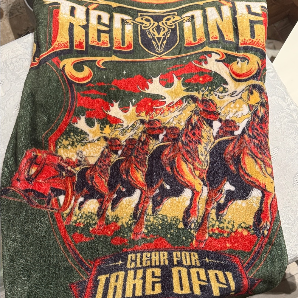 RED ONE clear for take off AMC Theatre Festive Green and Red soft lap Blanket